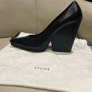 Ladies Celine classic pump size 40.5 (Italian)Made in Italy. Gently worn.